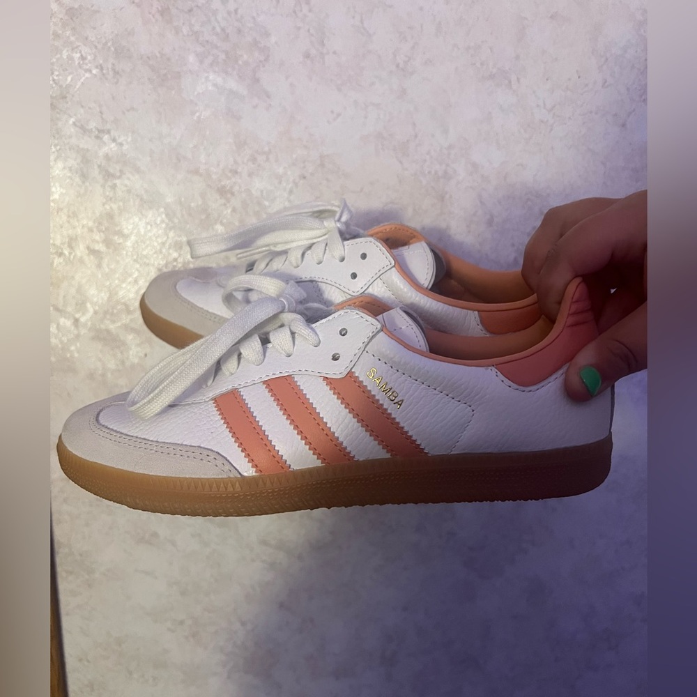 Adidas Women’s Samba size 7